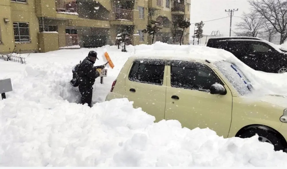 日本强降雪造成13人死亡,80多人受伤,1万多户停电